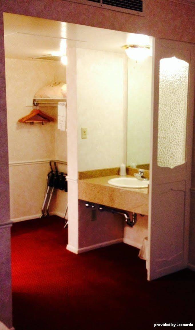 Baugh Motel, Surestay Collection By Best Western Logan Eksteriør billede